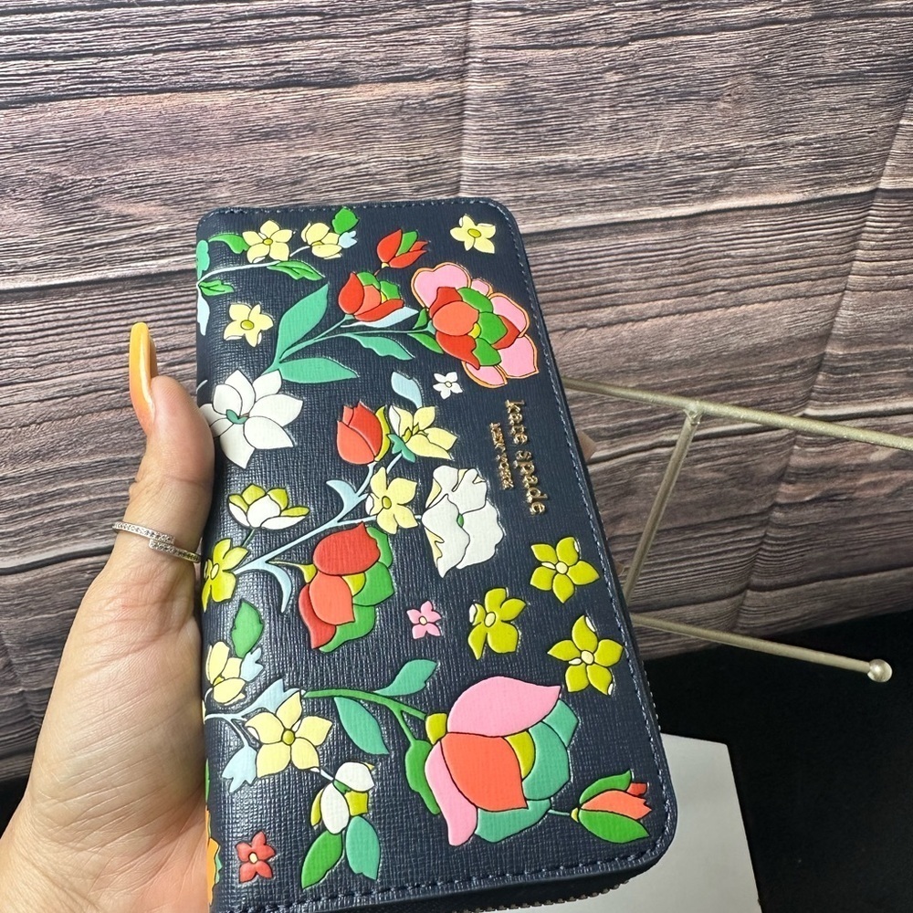 Kate Spade Morgan Flower Bed Embossed Zip-around Continental Wallet - Picture 5 of 6